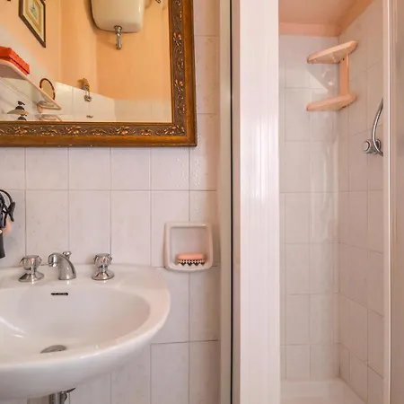 3 Bedroom Cozy In Sestri Ponente Genoa