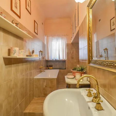 3 Bedroom Cozy In Sestri Ponente Apartment *
