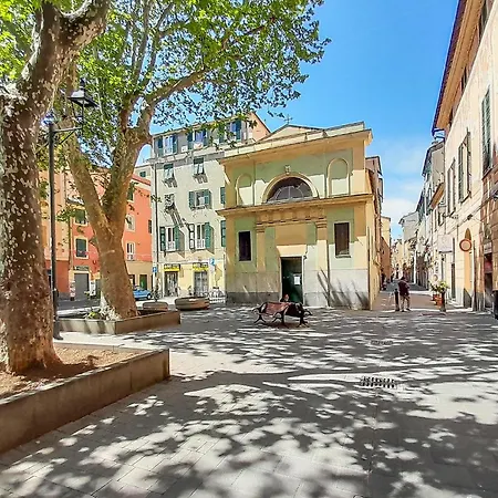 3 Bedroom Cozy In Sestri Ponente Genoa