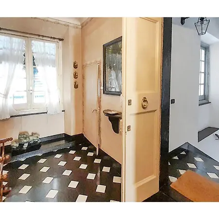 3 Bedroom Cozy In Sestri Ponente Apartment *