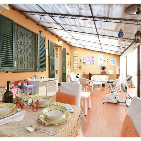 3 Bedroom Cozy In Sestri Ponente Apartment *